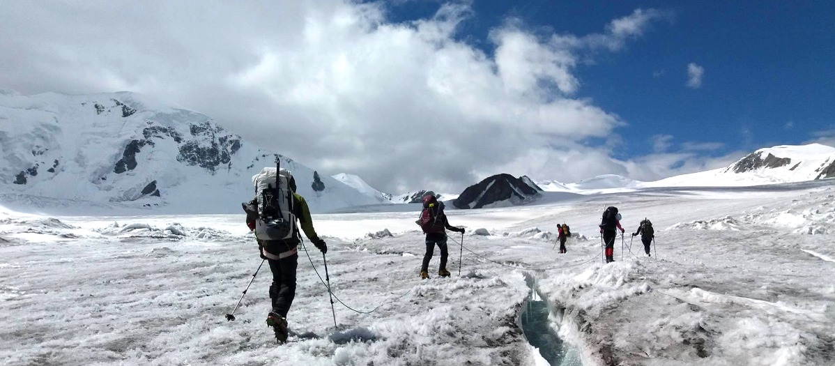  Mount Khuiten Climbing Tour